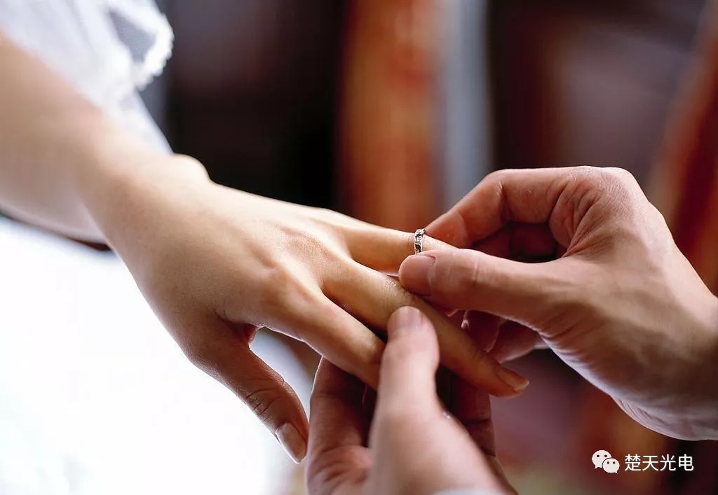 激光打標才是情人節(jié)正確的打開方式，像極了愛情……，